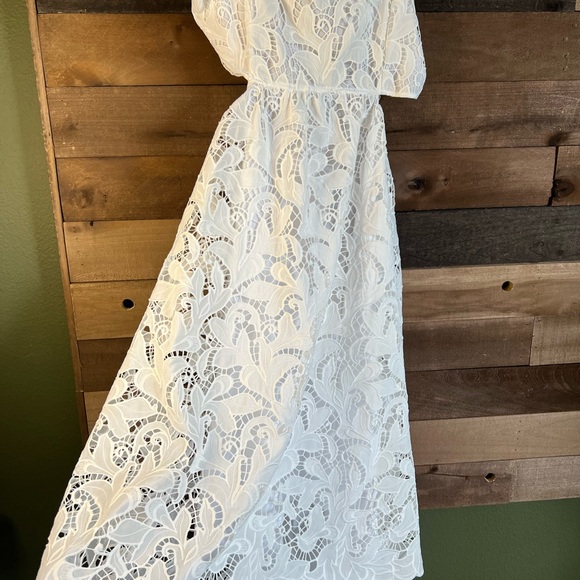 White dress - Picture 5 of 5